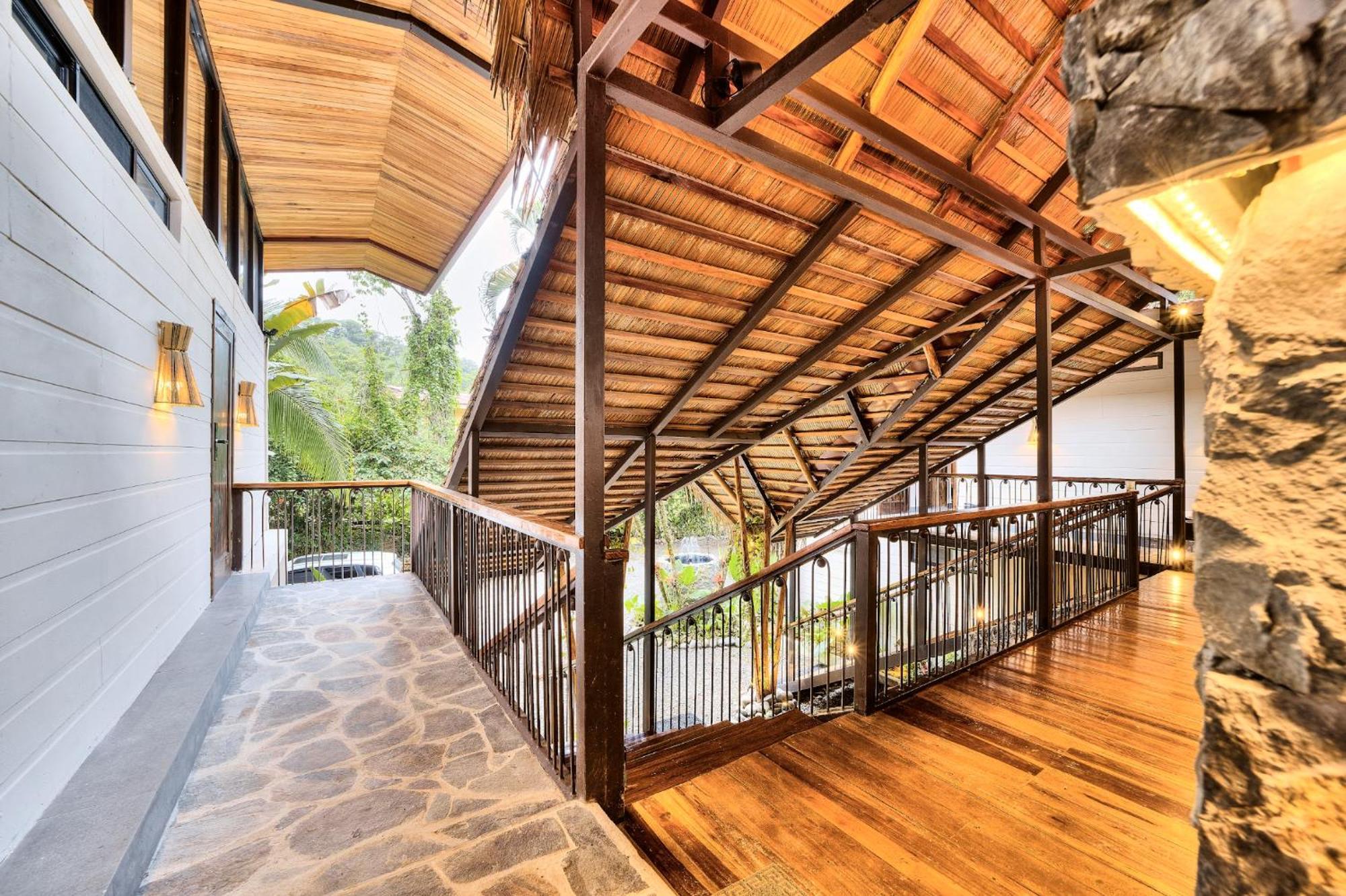 Conga Boutique Hotel Puerto Viejo de Talamanca ภายนอก รูปภาพ