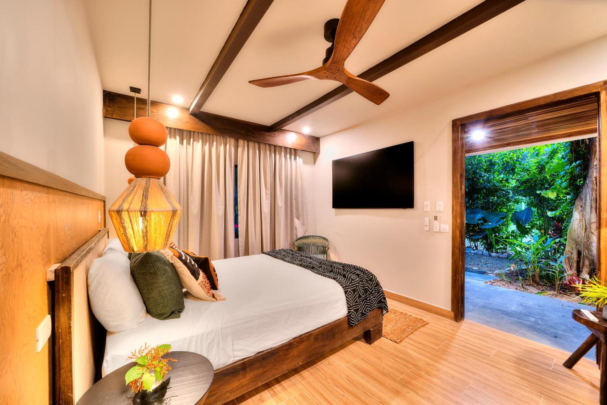 Conga Boutique Hotel Puerto Viejo de Talamanca ภายนอก รูปภาพ